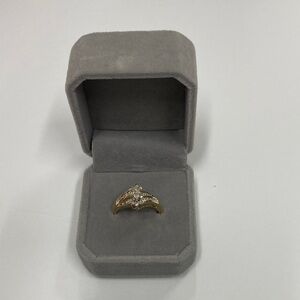 14K yellow gold diamond wedding ring size 8 with COA / Appraisal
